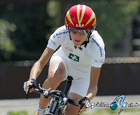 Anna Sanchis firma con el Bizkaia-Durango-Champion System