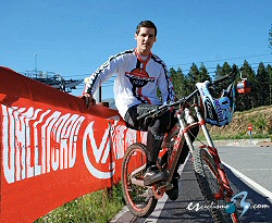 Profesionales del Down Hill se entrenan en Vallnord Bike Park