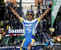 Volta a Catalunya: Cyril Dessel gana una etapa reina accidentada y es el nuevo l�der