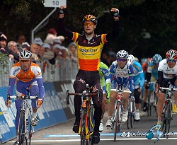 Tom Boonen se lleva el primer sprint de la Tirreno-Adri�tico
