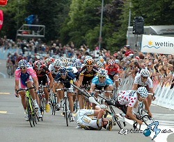 Cavendish no sufre lesiones graves y continuar� en la Vuelta a Suiza