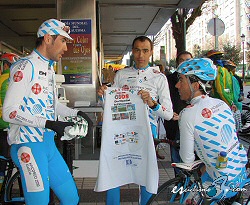 Ciclistas del Xacobeo Galicia colaboraron con el �D�a Mundial del Glaucoma�
