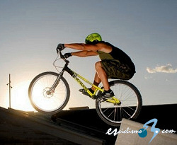 Xavi Ksas buscar� ma�ana su quinto R�cord Guinness sobre la bicicleta