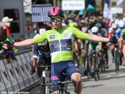 Tour de Bretaña: Alberto Dainese repite victoria y sigue líder