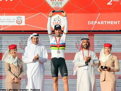Tour de los Emiratos: Alejandro Valverde se impone en la tercera, Primoz Roglic sigue líder