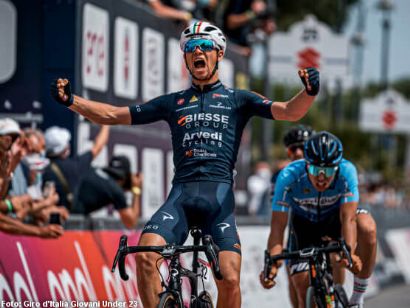 Giro de Italia Sub-23: Alessio Bonelli gana la tercera etapa, Juan Ayuso sigue de rosa