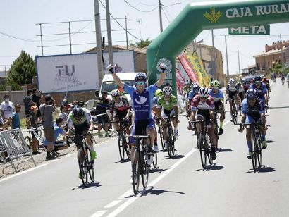 Vuelta a Zamora: Alex Ruz gana en Roales del Pan