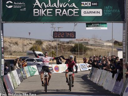 Michal Paluta y Pawel Bernas, primeros líderes de la Andalucía Bike Race
