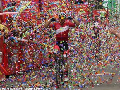 André González lidera la Vuelta a Guatemala tras ganar la cuarta etapa