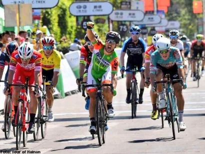 Tour de Hainan: Andrea Guardini gana la cuarta etapa, Dylan Page sigue líder