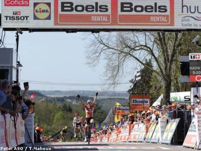 La holandesa Van der Breggen gana su cuarta Flecha Valona consecutiva