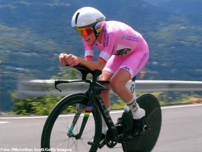 Giro Rosa: Annemiek van Vleuten vuela en la crono y afianza el liderato