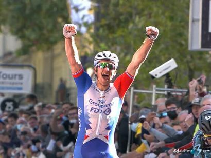 Arnaud Démare consigue la victoria en la París-Tours