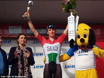 Tour de Normandía: Barnabás Peák gana la quinta etapa, Ole Forfang sigue líder