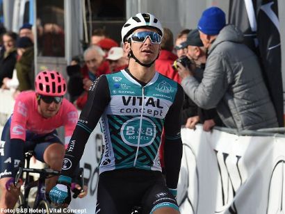 Bryan Coquard, la locomotora del B&B Hotels-Vital Concept para la Clásica de Almería