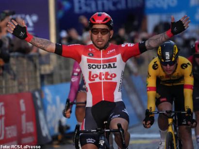 Tirreno-Adriático: Caleb Ewan se impone en la tercera etapa, Filippo Ganna sigue de azul