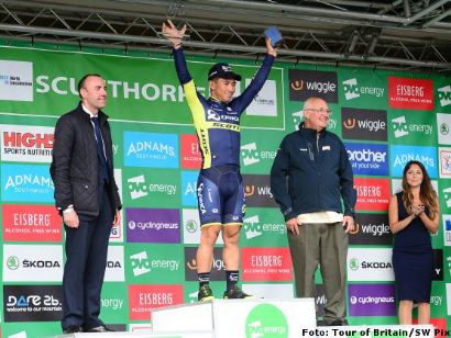 Tour de Gran Bretaña: Caleb Ewan se impone en la tercera y recupera el liderato