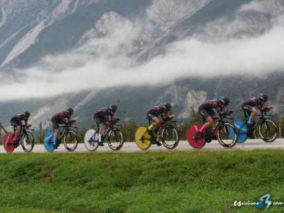 Giro Rosa: Canyon-SRAM gana la crono, Katarzyna Niewiadoma primera líder