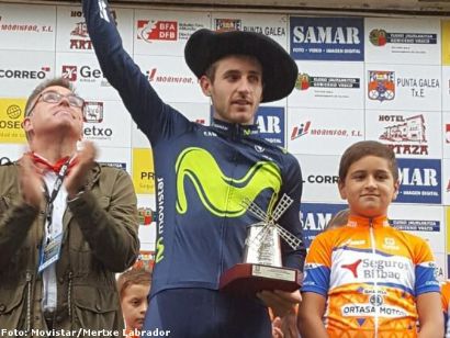Carlos Barbero da a Movistar la victoria en el Circuito de Getxo