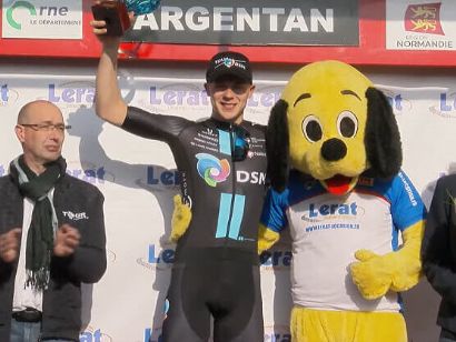 Tour de Normandía: La cuarta etapa es para Casper Van Uden, Mathis Le Berre sigue líder