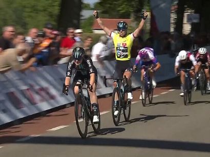 Simac Ladies Tour: Lorena Wiebes sigue líder tras ceder la victoria a Charlotte Kool