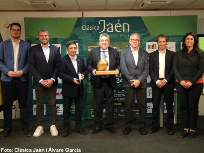 Clásica Jaén: Pascual Momparler: "La presencia de Van Aert supone mucho"