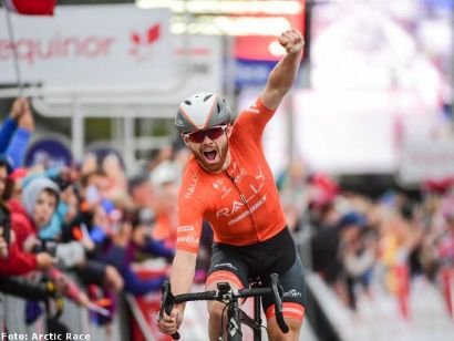 Arctic Race de Noruega: Colin Joyce gana la segunda etapa, Sergei Chernetski nuevo líder