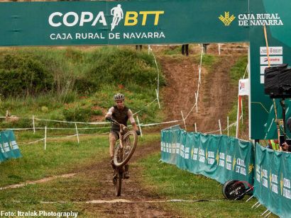 Copa BTT Caja Rural: Gabriel Torralba y Edurne Izcue desafían al barro en Ayegui