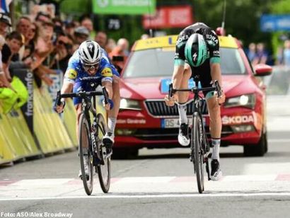 Critérium del Dauphiné: Alaphilippe puede con Mühlberger, Adam Yates sigue líder