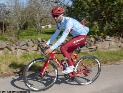 Dani Navarro: "En la Vuelta al País Vasco voy a afinar mi preparación de cara al Giro"