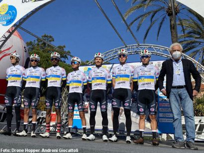 Trofeo Laigueglia: El Drone Hopper-Androni Giacattoli corrió con la bandera de Ucrania en el maillot