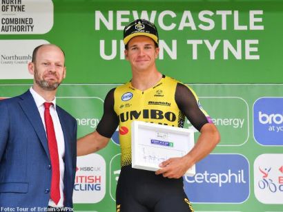 Tour de Gran Bretaña: La tercera etapa es para Dylan Groenewegen, Matteo Trentin sigue líder