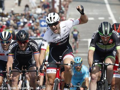 Vuelta a Bélgica: Edward Theuns gana la primera etapa y Wout Van Aert sigue líder