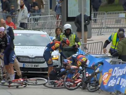 Elisa Balsamo sufre conmoción cerebral y fracturas por su caída en la Vuelta a Burgos Femenina