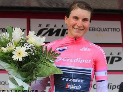 Elisa Longo Borghini lidera el Giro Rosa tras la victoria del Trek-Segafredo en la crono