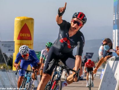 Vuelta al Algarve: Ethan Hayter gana la segunda etapa y se viste de amarillo
