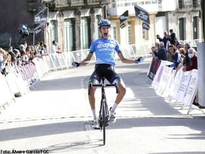 Volta Ciclista Galicia: Tercero gana la tercera etapa en Muras y se viste de líder