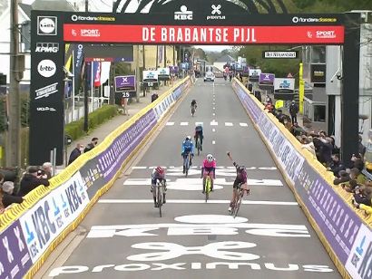 Ruth Winder consigue una ajustada victoria en la Flecha Brabanzona femenina