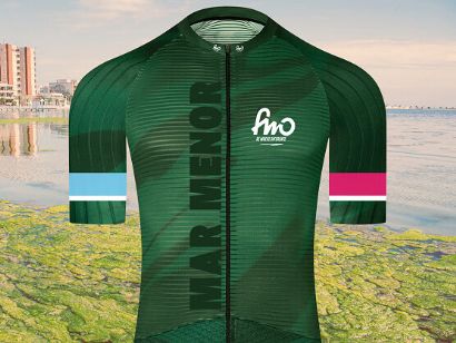 La Fundacin Marcelino Oliver lanza un maillot ciclista elaborado con algas del Mar Menor