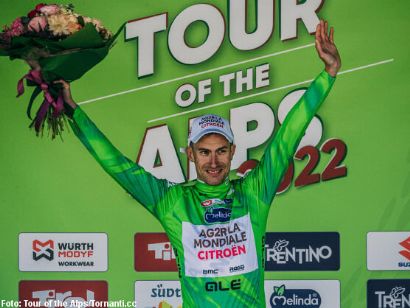 Geoffrey Bouchard, primer líder con exhibición del Tour de los Alpes