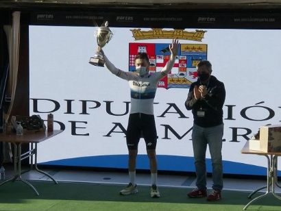 Giacomo Nizzolo se impone en la Clásica de Almería