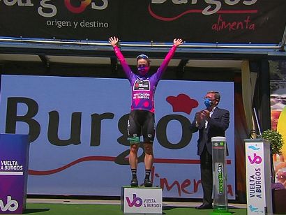 Grace Brown, primera líder de la Vuelta a Burgos Femenina