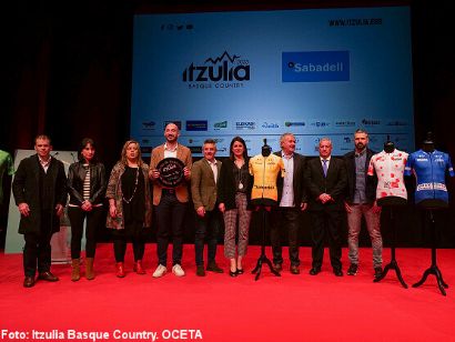 Daniel Felipe Martínez defenderá el título en la Itzulia ante Vingegaard, Bernal y Mas