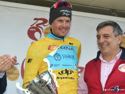 Jakob Fuglsang ya lidera la Vuelta a Andalucía al ganar en Grazalema