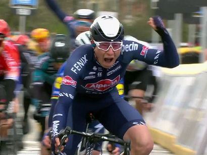 Jasper Philipsen se impone en el Gran Premio Escalda