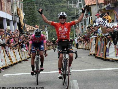 Jonathan Salinas lidera la Vuelta al Táchira tras ganar la segunda etapa