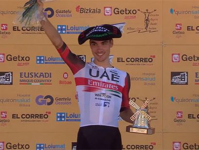 Juan Ayuso consigue la victoria en el Circuito de Getxo 2022