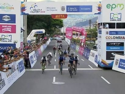 Vuelta a Colombia: Camargo mantiene el liderato tras la novena etapa que gana Suárez