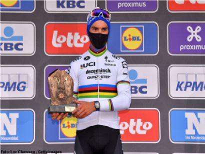 Julian Alaphilippe estrena el maillot arcoíris en la Flecha Brabanzona