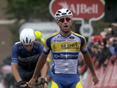Tour de Gran Bretaña: Kamiel Bonneu se impone en la tercera etapa, Corbin Strong sigue líder